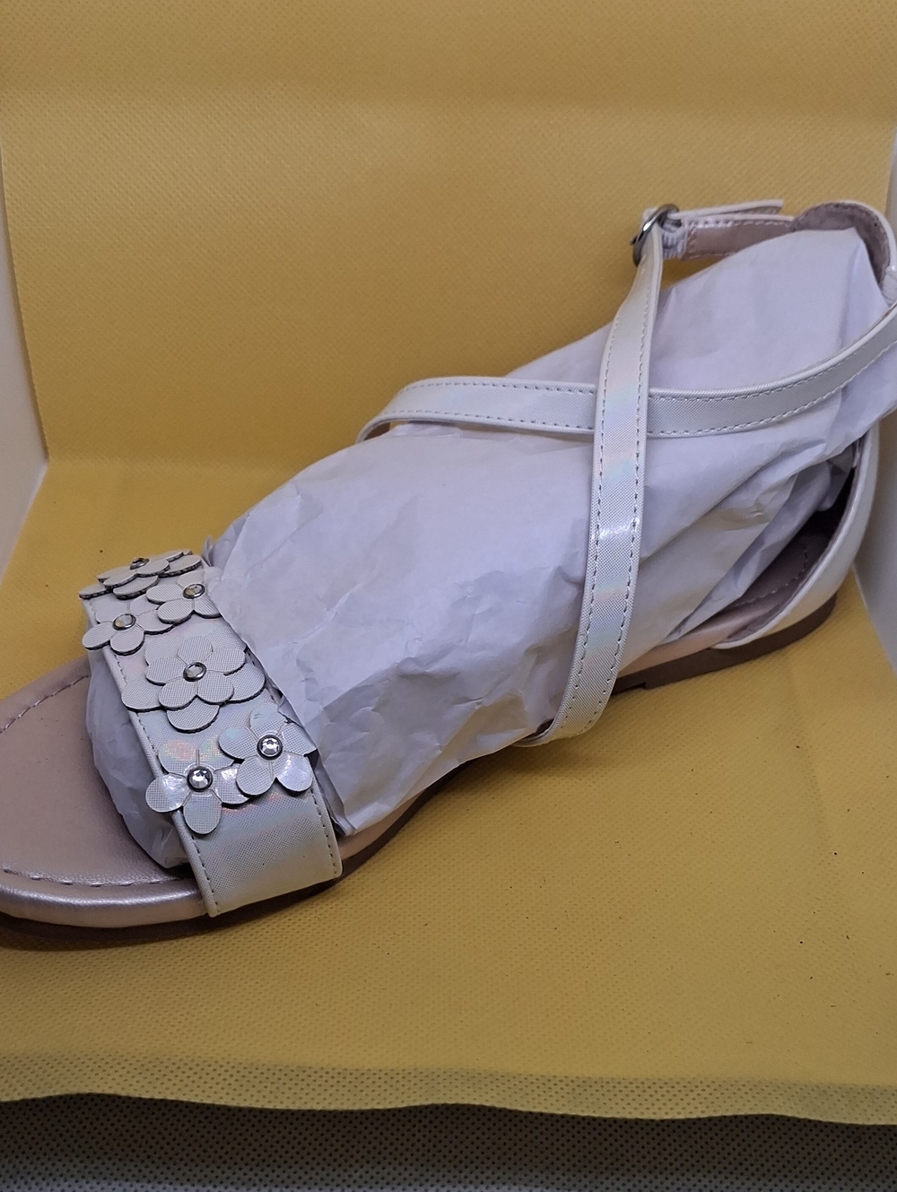 Children Place  Strap Sandals Youth Sandals. Size 5. Lot#S13